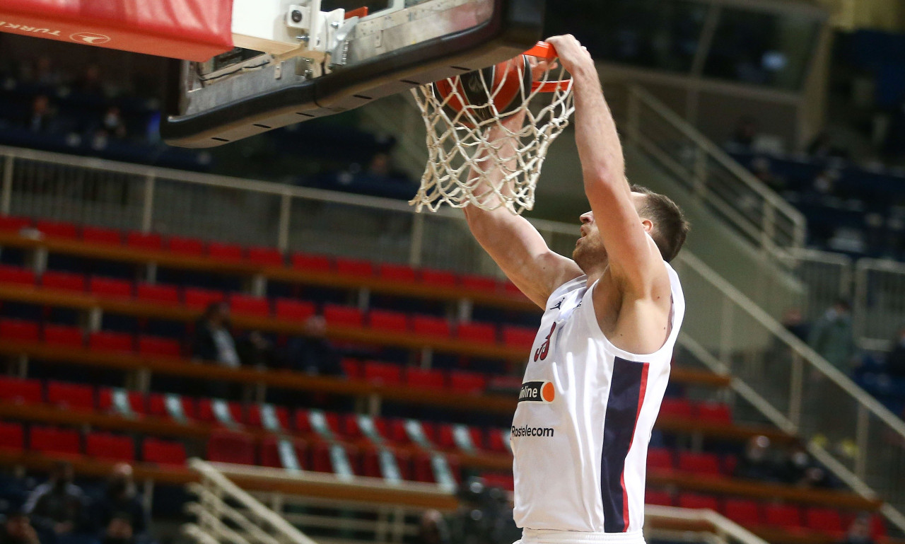 Νέος πονοκέφαλος στη Σερβία: Τραυματίστηκε ο Μιλουτίνοφ