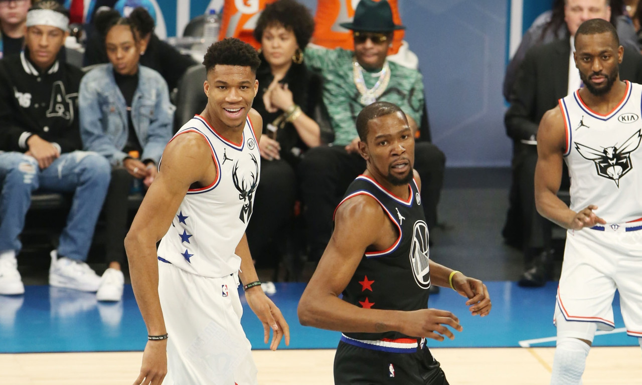 Μιλγουόκι Μπακς: Το ψάχνουν για «βόμβα» με Ντουράντ στο πλάι του Γιάννη Αντετοκούνμπο!