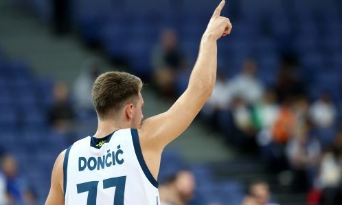 Σλοβενία: Απίθανο καλάθι του Ντόντσιτς από τη μία μπασκέτα στην άλλη! (video)