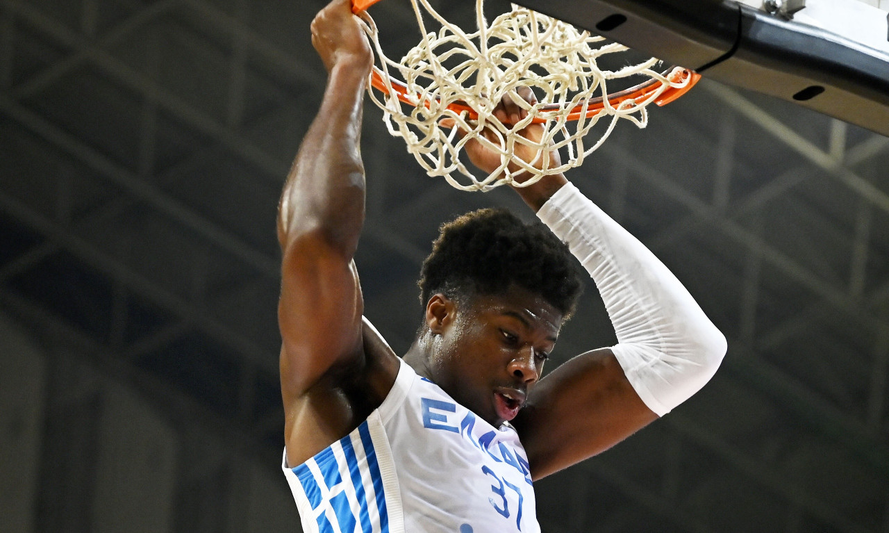 Σερβία-Ελλάδα: «Συναγερμός» με Κώστα Αντετοκούνμπο και Μίτσιτς