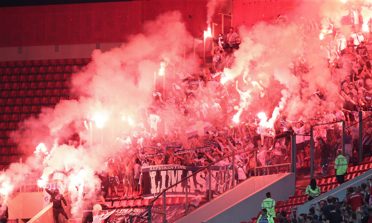 Ολυμπιακός-Απόλλων Λεμεσού: Ένταση με οπαδούς και ΜΑΤ πριν τη σέντρα (video)