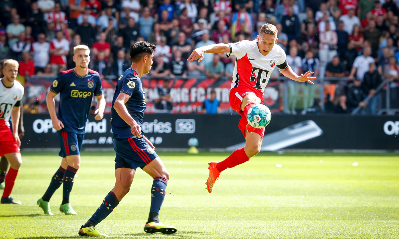 Eredivisie: Ο Άγιαξ λύγισε την Ουτρέχτη των Μπάρκα, Δουβίκα