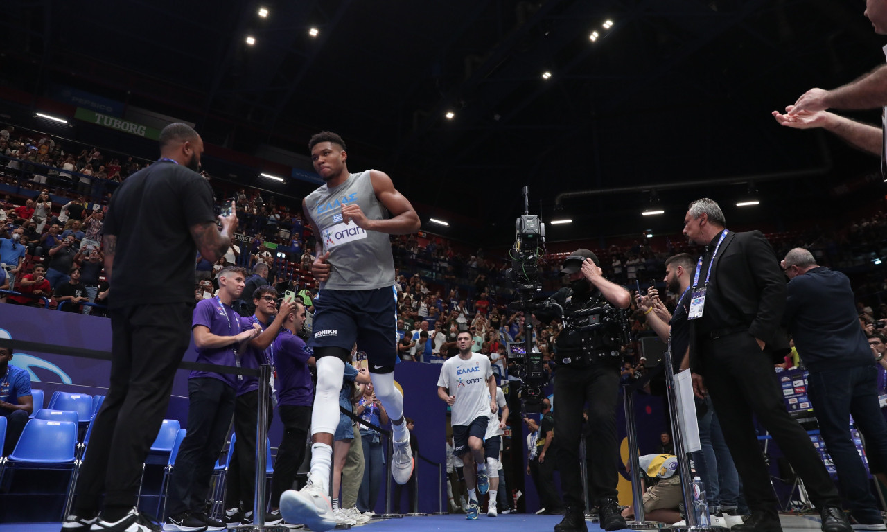 Eurobasket 2022: Αποθέωση για Γιάννη Αντετοκούνμπο στο Μιλάνο (video)
