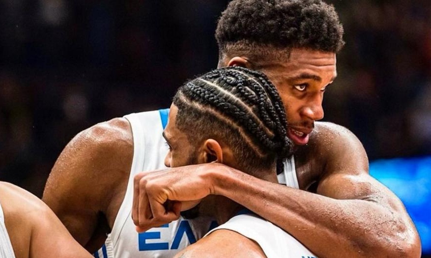 Eurobasket 2022: Η αγκαλιά του Γιάννη στον Ντόρσεϊ και το μήνυμα για τη συνέχεια (photo)