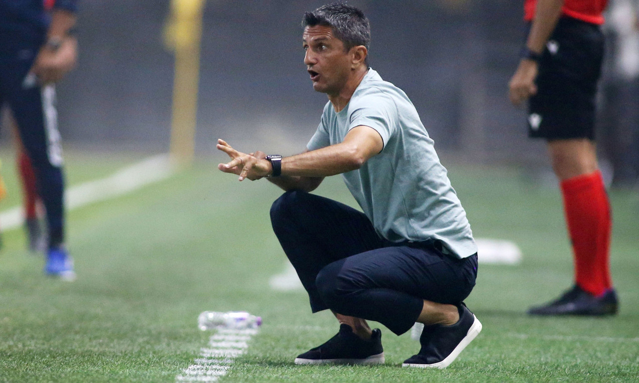 Λουτσέσκου: «Γίνονται πράγματα εδώ που δεν μου αρέσουν»