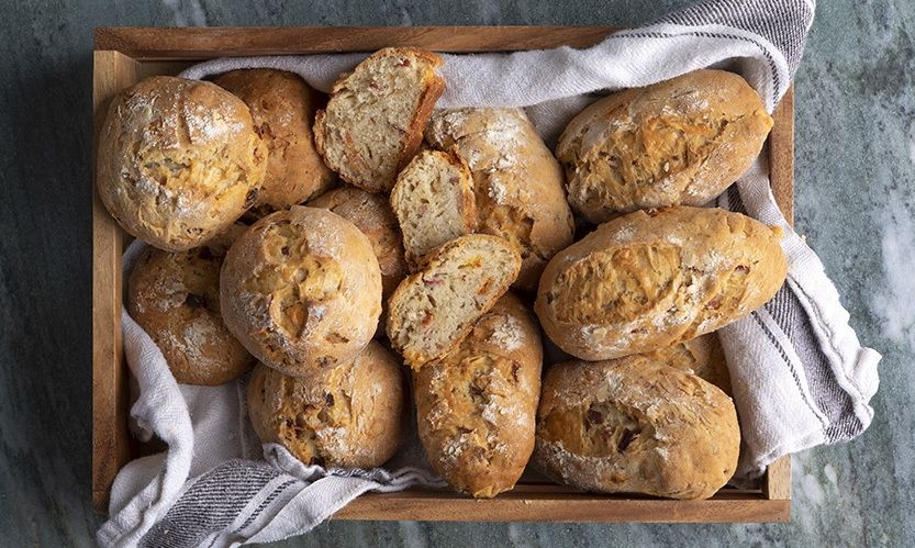 Άκης Πετρετζίκης: Ζαμπονοτυροψωμάκια