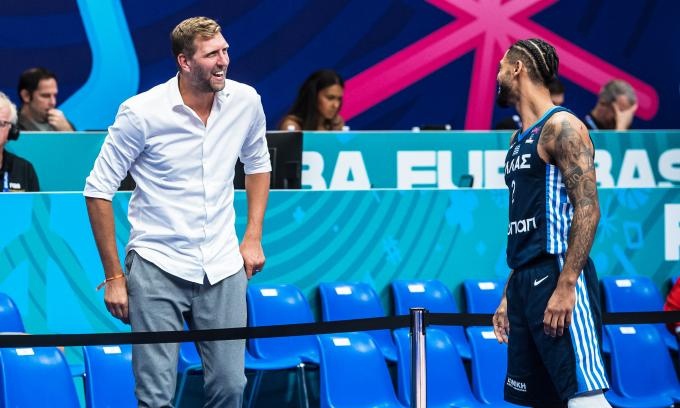 Eurobasket 2022: Η συνάντηση Ντόρσεϊ και Νοβίτσκι στο «Mediolanum Forum» (photo)