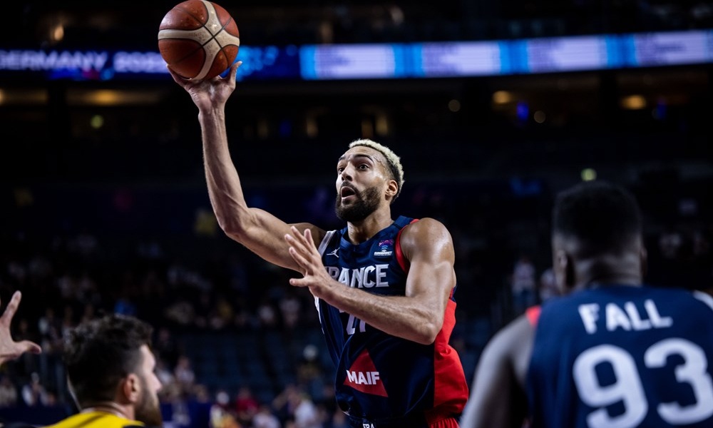 Eurobasket 2022: Πάτησε «γκάζι» στο φινάλε και νίκησε η Γαλλία (videos)