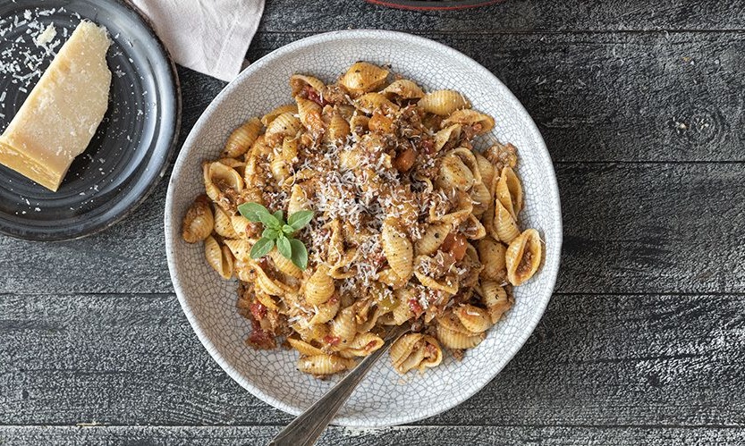 Άκης Πετρετζίκης: Ζυμαρικά αχιβάδες με κιμά