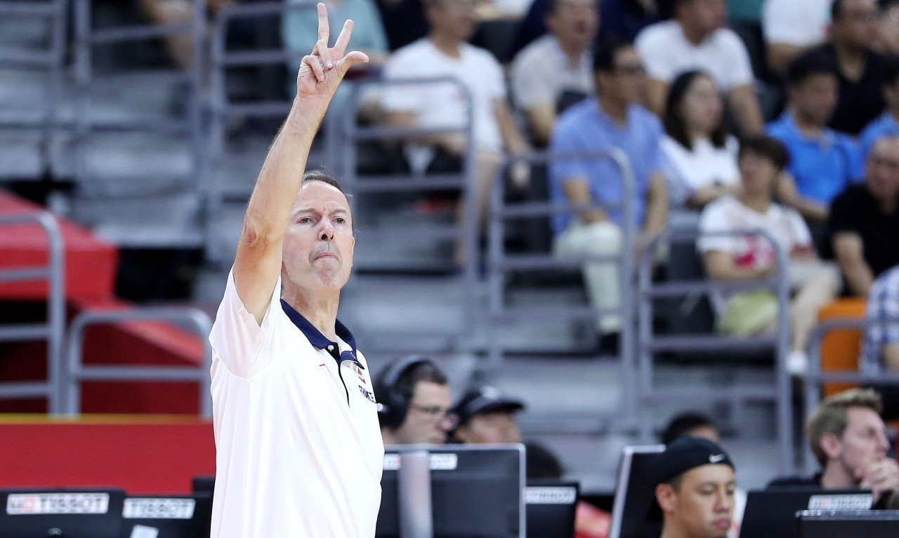 Eurobasket 2022: Η λαβή του Κολέ στον Πουρσανίδη!