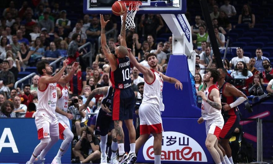Eurobasket 2022: Έτσι πήραν τη ματσάρα κόντρα στην Τουρκία οι Γάλλοι (video)