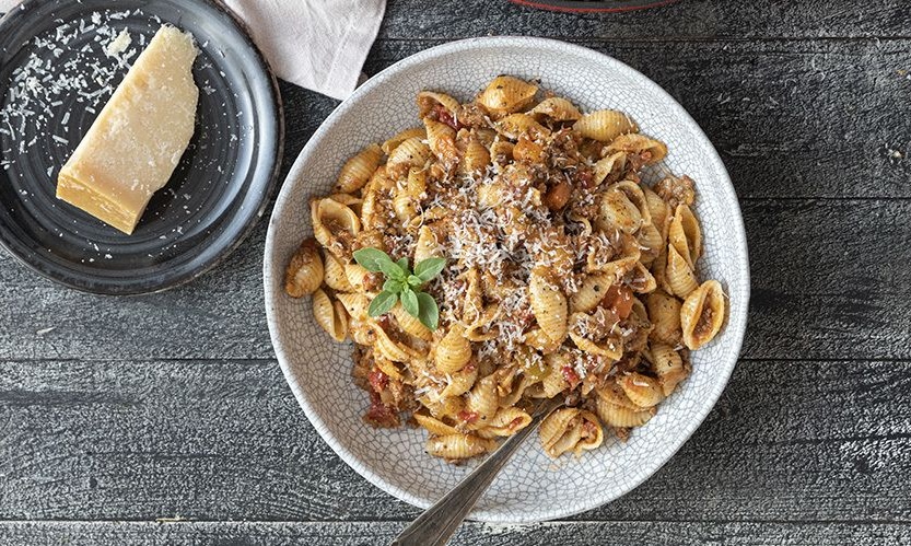 Άκης Πετρετζίκης: Ζυμαρικά αχιβάδες με κιμά