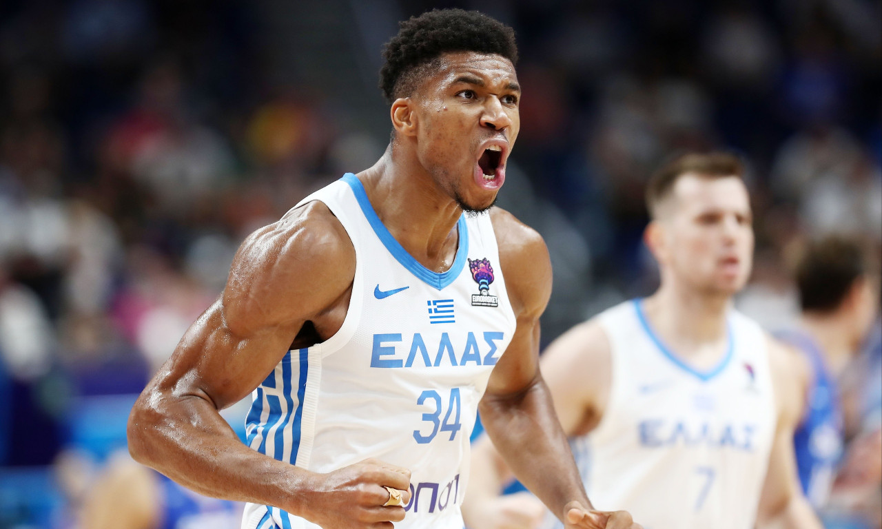 Eurobasket 2022: Τελείωσε τους Τσέχους με τριποντάρα και Eurostep ο Γιάννης Αντετοκούνμπο (videos)