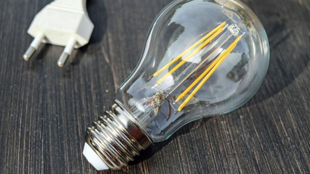 ΥΠΕΝ: Επιπλέον έκπτωση για τους λογαριασμούς με λιγότερη κατανάλωση κατά 15%