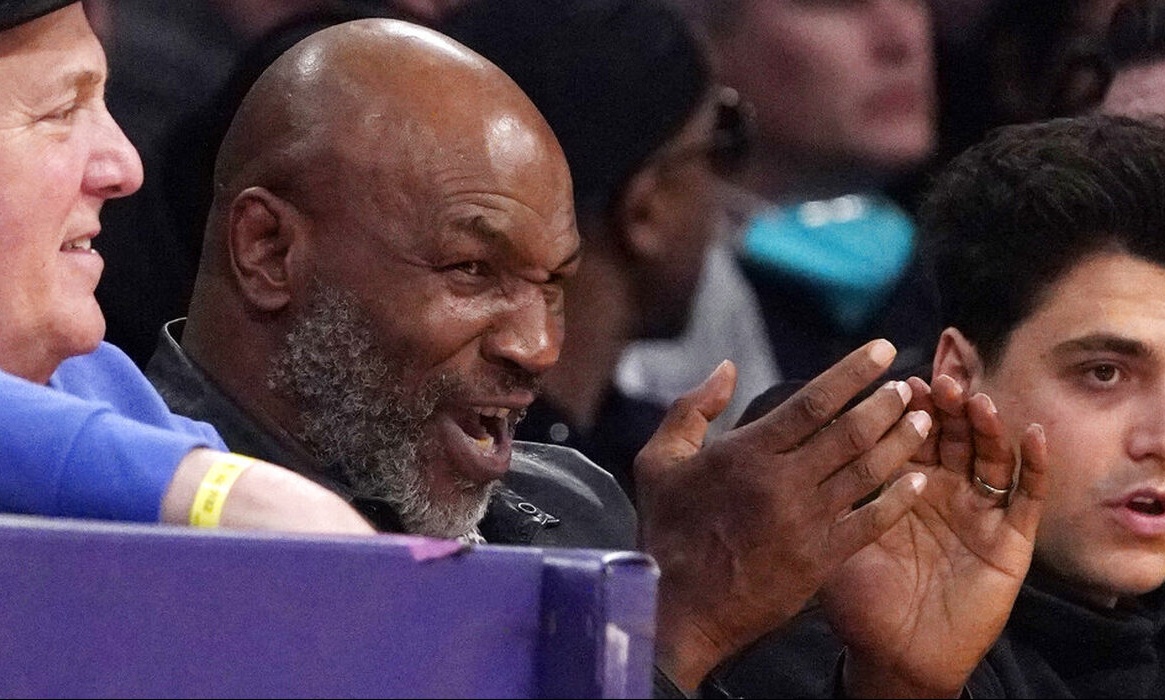 H εικόνα του Mike Tyson σε αμαξίδιο μας θυμίζει ότι κανείς δεν είναι άτρωτος
