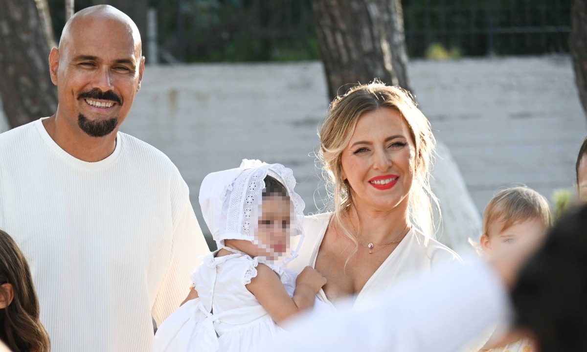 Δημήτρης Σκουλός: Βάφτισε την κόρη του στην Κόρινθο! Η συγκίνηση και ο εντυπωσιακός στολισμός