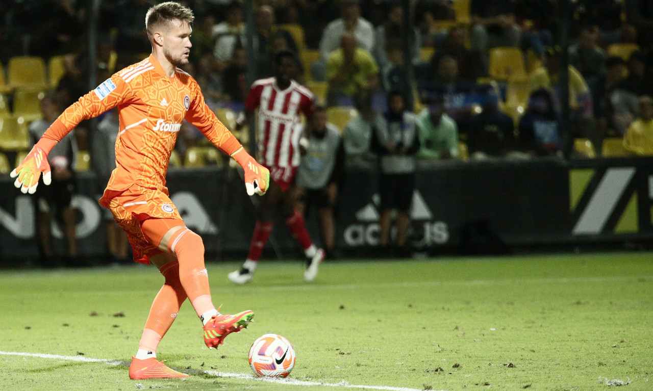 Ολυμπιακός: Τραυματίστηκε ο Βατσλίκ, αποχώρησε στο ημίχρονο