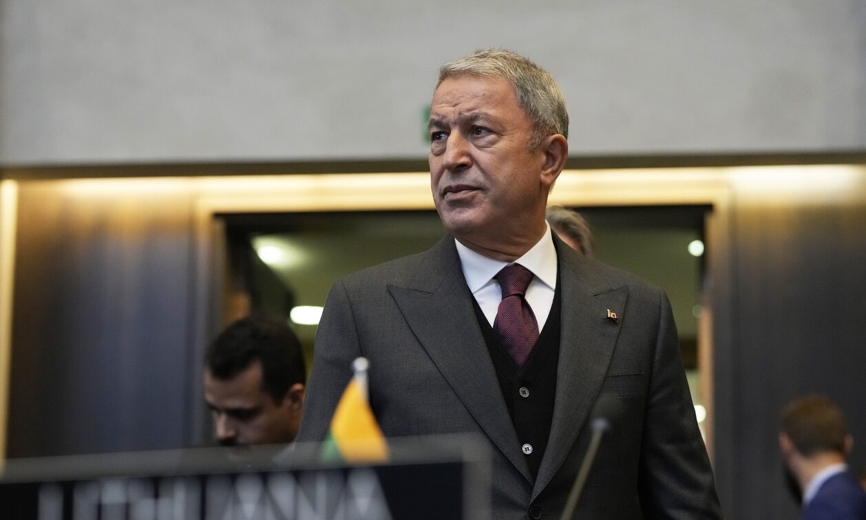 «Θερμό» επεισόδιο: Μεταμεσονύχτια συνάντηση Ακάρ με αρχηγούς στρατού για την Ελλάδα - Κρίσιμα 24ωρα