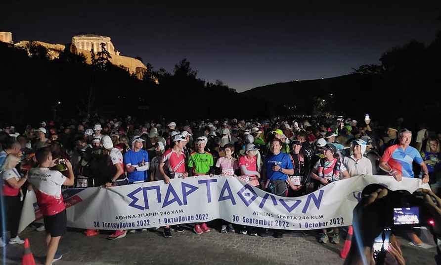 Στίβος: Από τον ιερό βράχο της Ακρόπολης δόθηκε η εκκίνηση για το 40ο «Σπάρταθλον» (vid)