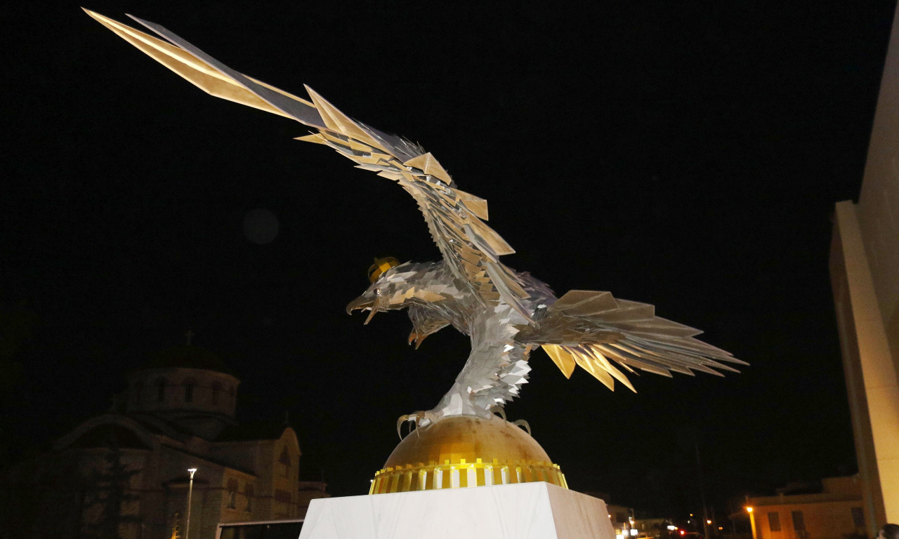Original: «Από σήμερα επιστρέφουμε σπίτι μας»