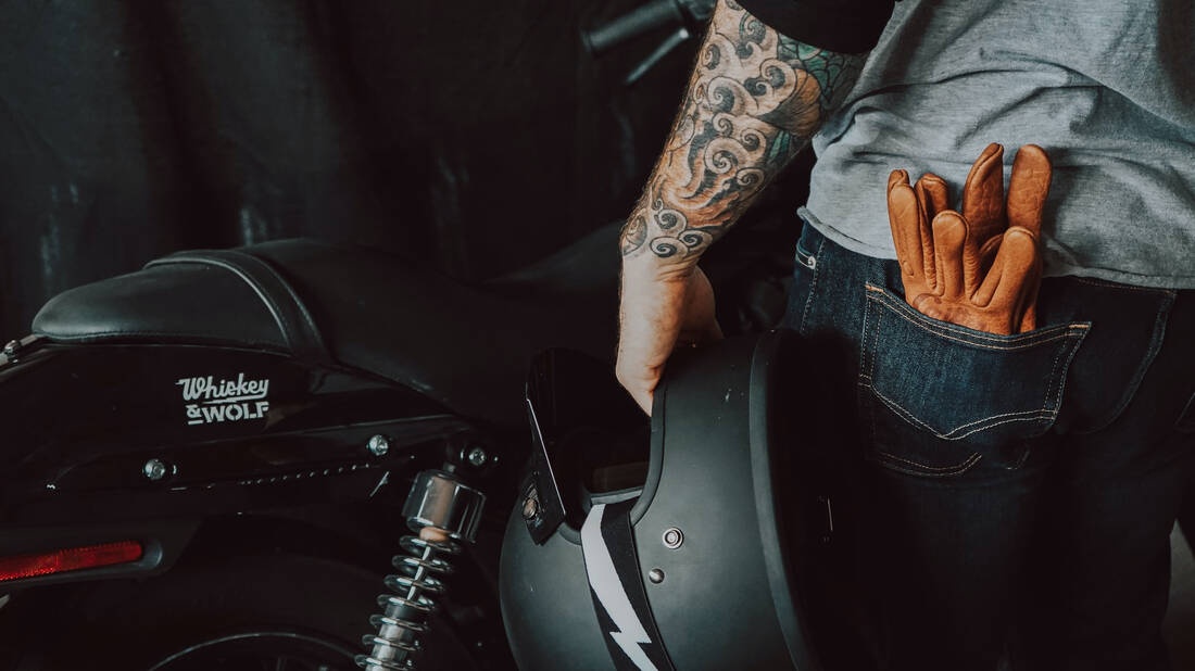 Έρευνα: Τελικά αρέσουν στις γυναίκες οι άντρες με τατουάζ;