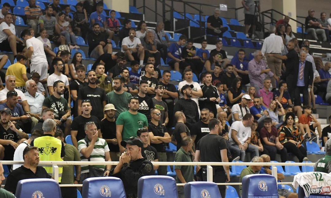 Super Cup: Ασταμάτητο τραγούδι από τους φίλους του Παναθηναϊκού - Στη Ρόδο και ο Παππάς (videos)