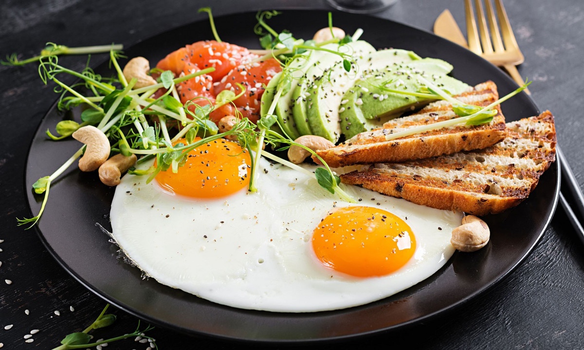 Οι καλύτερες τροφές για να αντιμετωπίσετε τα συμπτώματα της εμμηνόπαυσης