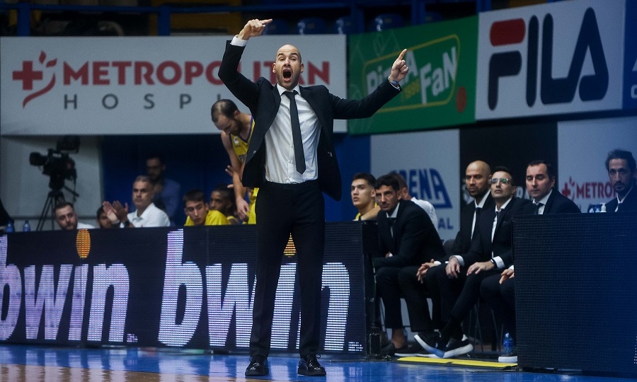 Βασίλης Σπανούλης: Έτσι έζησε το επίσημο ντεμπούτο του στους πάγκους (video)