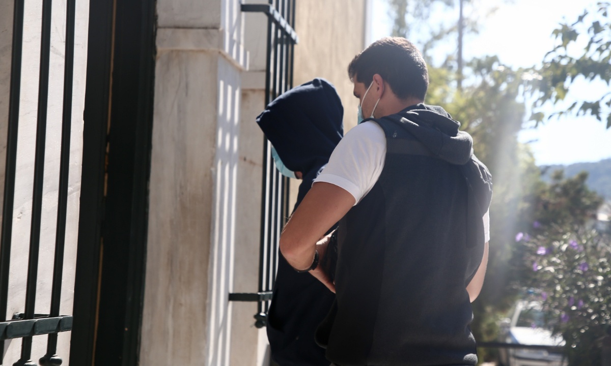Εμετική δήλωση πατέρα Μίχου για 12χρονη: Σε όποιον και να κουνιόταν...