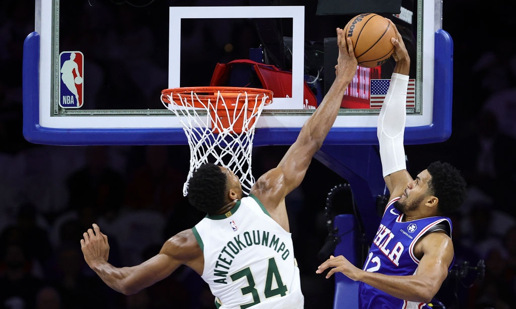 NBA: Ηγετική εμφάνιση Γιάννη Αντετοκούνμπο - Άλωσαν τη Φιλαδέλφεια οι Μπακς (videos)