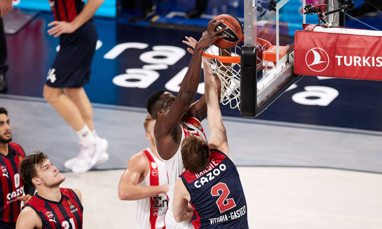 Euroleague: Top 10 με σούπερ Μακάμπι και Μπολομπόι (video)