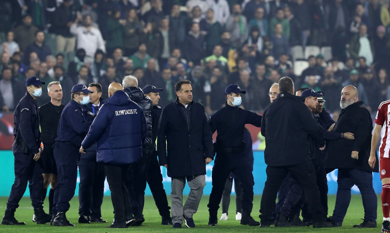 Παναθηναϊκός-Ολυμπιακός: Η στιγμή της έντασης με Βρέντζο και Κέλετ (video)