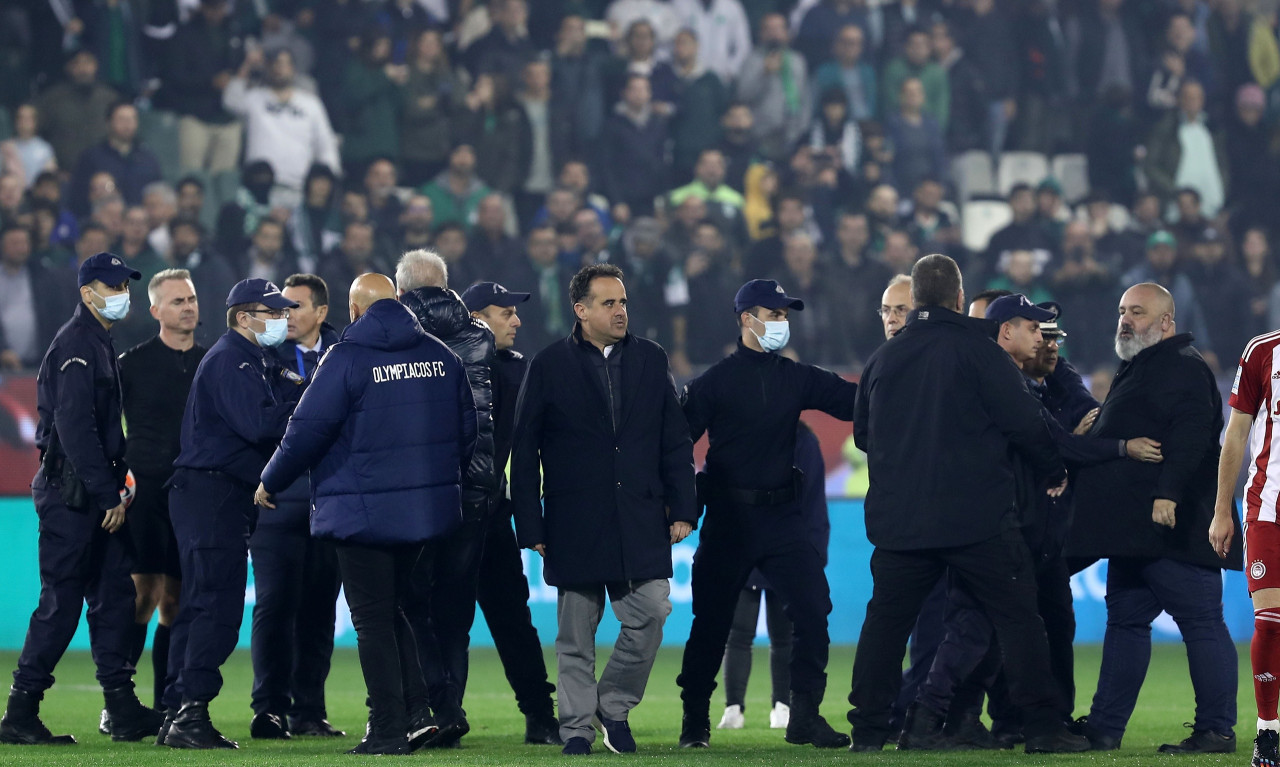 Super League: «Καμπάνα» 6 μηνών σε Καραπαπά για το ντέρμπι - Απαγόρευση εισόδου και για Βρέντζο