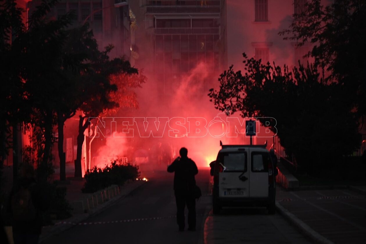 Πολυτεχνείο: Επεισόδια στην πλατεία Κλαυθμώνος