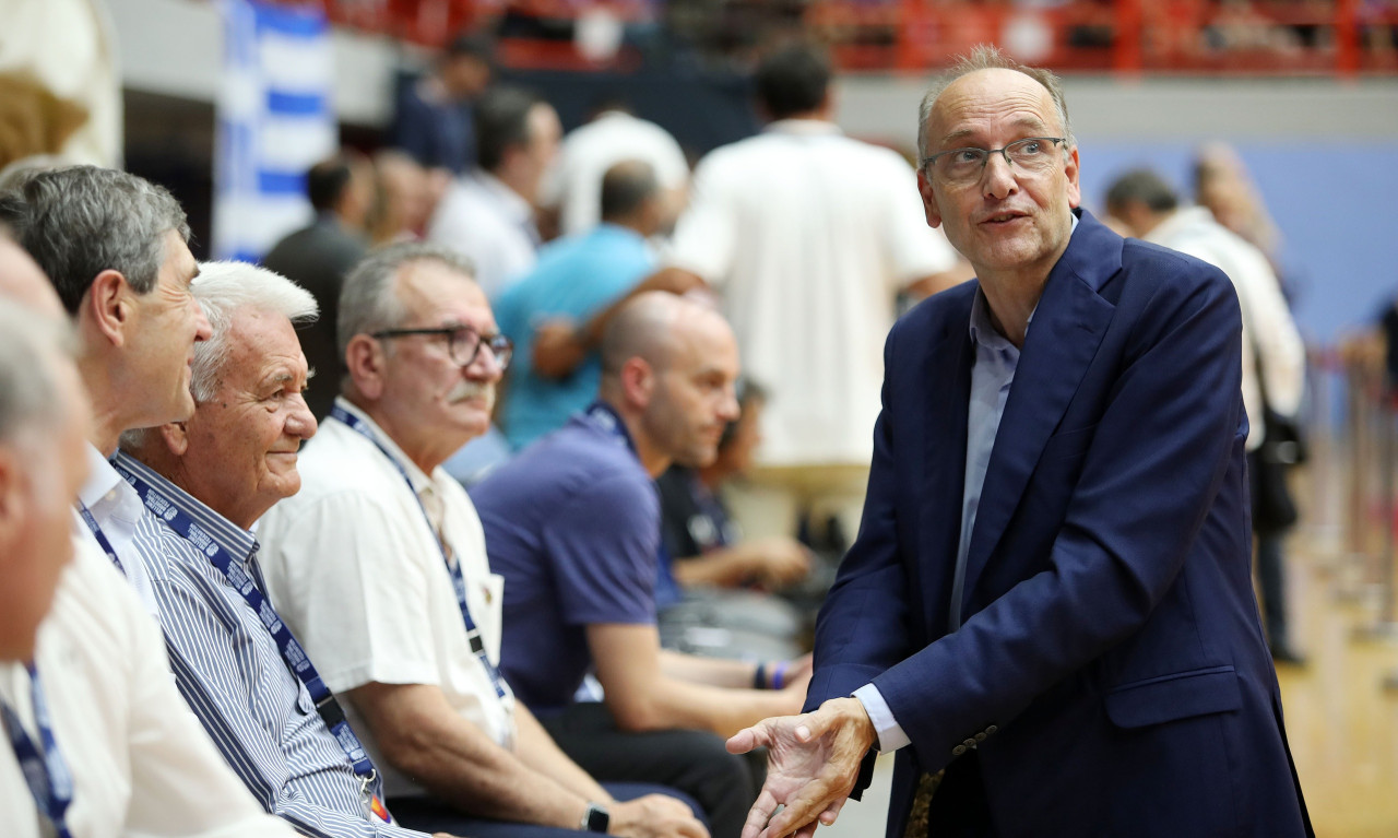 Η νομιμότητα στο... απόσπασμα