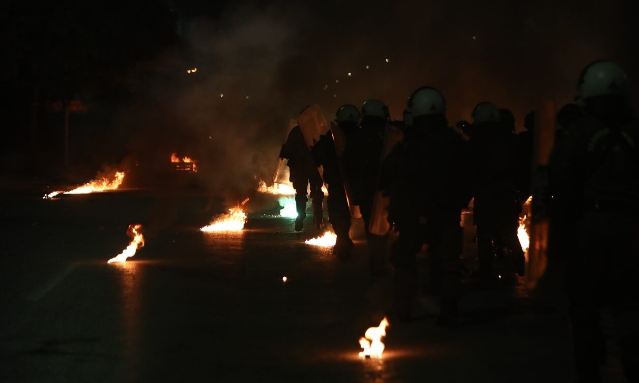 Θεσσαλονίκη: Επεισόδια σε εξέλιξη μπροστά στην Πολυτεχνική Σχολή