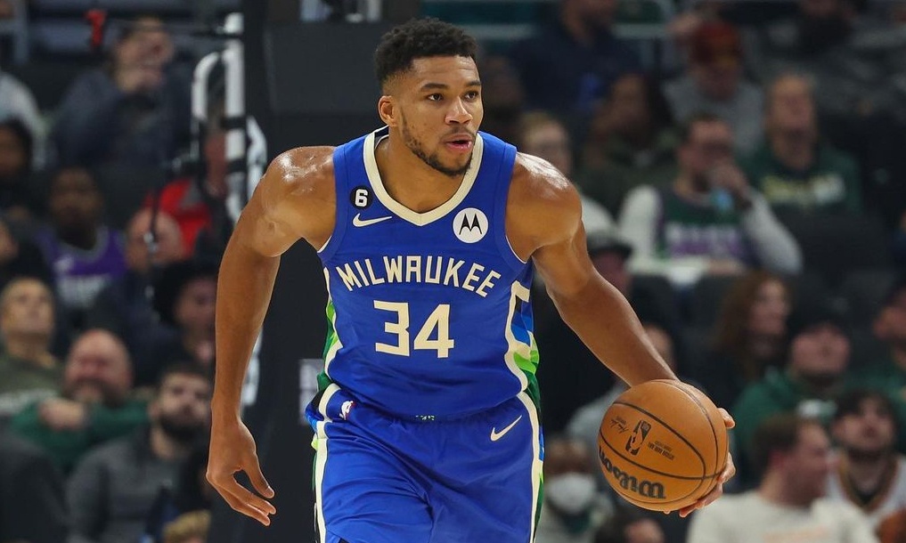 Γιάννης Αντετοκούνμπο: Εκνευρισμένος με την αστοχία του στις βολές – Ξέσπασε σε μια σκάλα