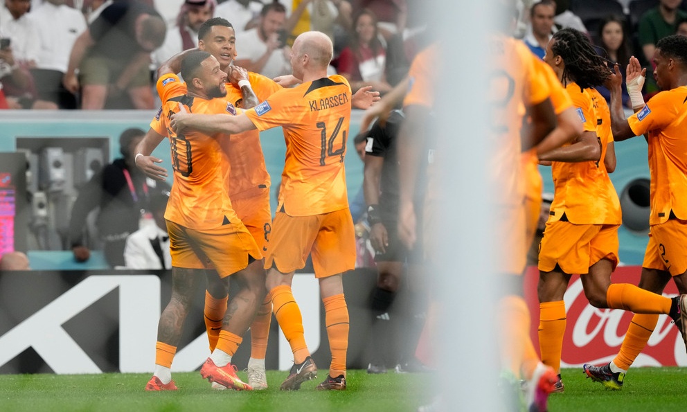 Ολλανδία-Κατάρ 2-0: Άνετα τους «16» οι «οράνιε» (photos+video)