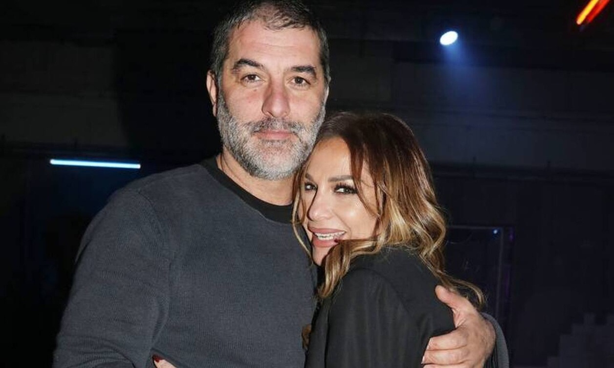 Δείτε τον Μπισμπίκη να αποθεώνει τη Δέσποινα Βανδή στη σκηνή