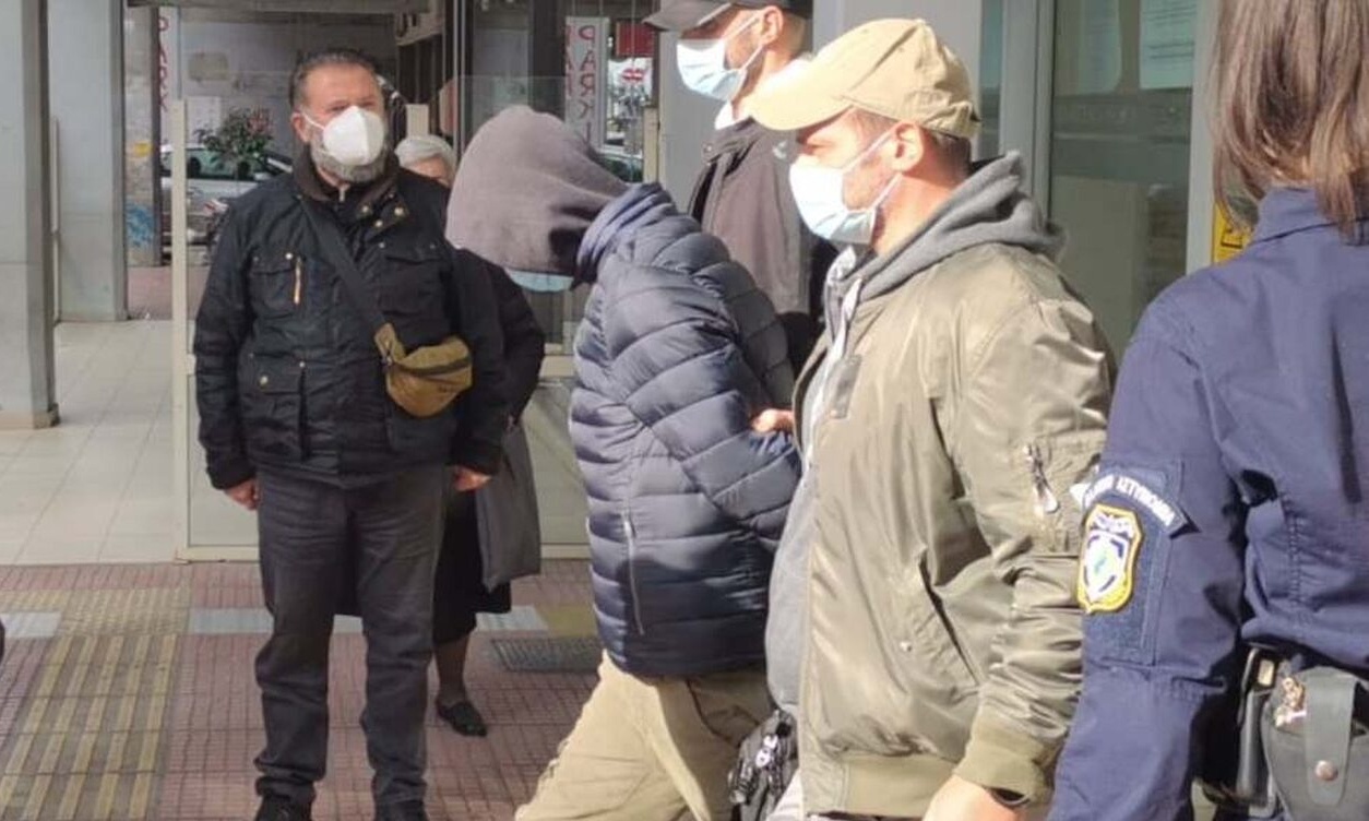 Γυναικοκτονία στον Πειραιά: Πήρε προθεσμία για την Πέμπτη ο 25χρονος