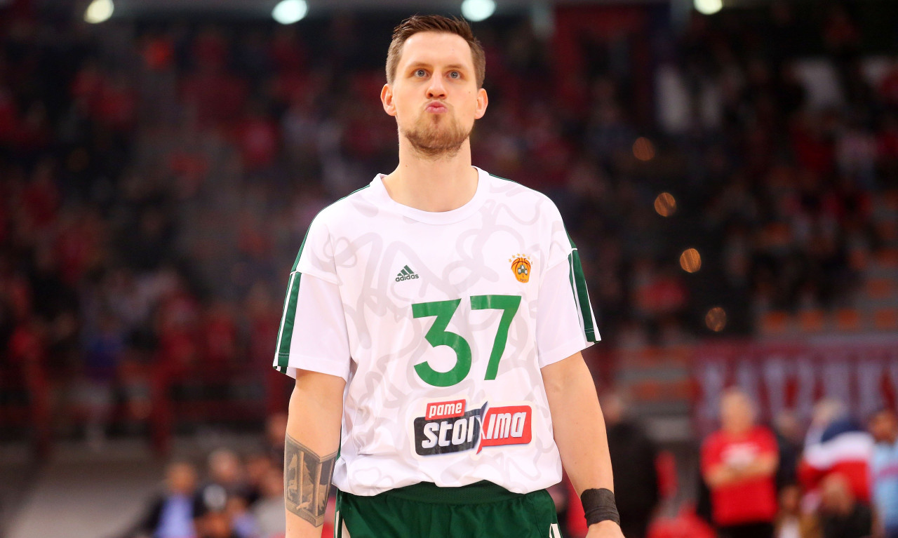 Παναθηναϊκός-Αρμάνι Μιλάνο: «Πηγαδάκι» Πονίτκα-Μπάρον πριν το τζάμπολ (video+photos)