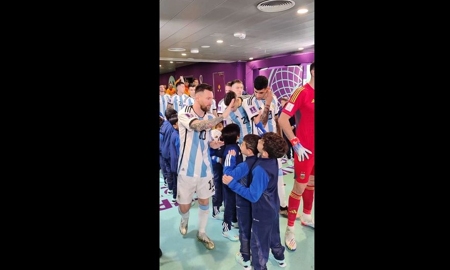 Μουντιάλ 2022: Χαιρέτησε όλα τα παιδάκια ο Μέσι (Video)