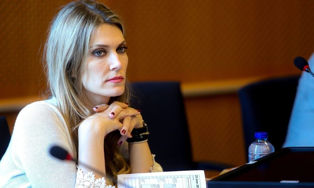Εύα Καϊλή: Βρέθηκαν σακούλες με χρήματα στο σπίτι της στις Βρυξέλλες