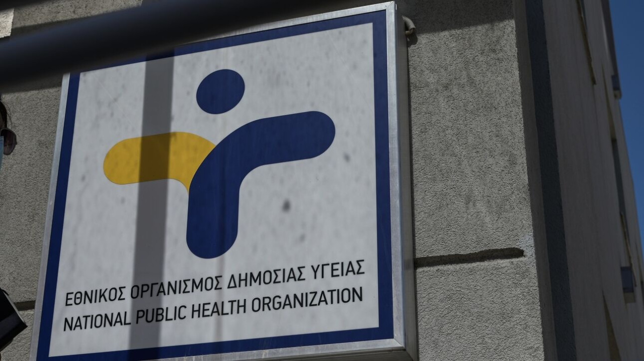 Αυξάνονται οι λοιμώξεις του αναπνευστικού - Μέτρα προστασίας και self test τις γιορτές