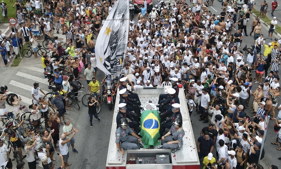 Πελέ: Με λαμπρότητα και πολύ κόσμο το «αντίο» στον «Βασιλιά» (photos)