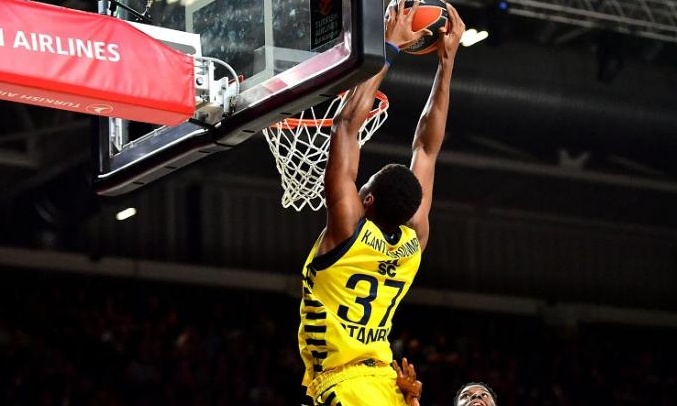Euroleague: Εντυπωσιακό κάρφωμα του Αντετοκούνμπο στο Κάουνας (video)!