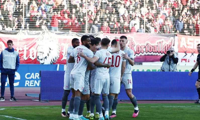 Βόλος-Ολυμπιακός 0-4: Πάρτι των Πειραιωτών στο Πανθεσσαλικό (vids+pics)