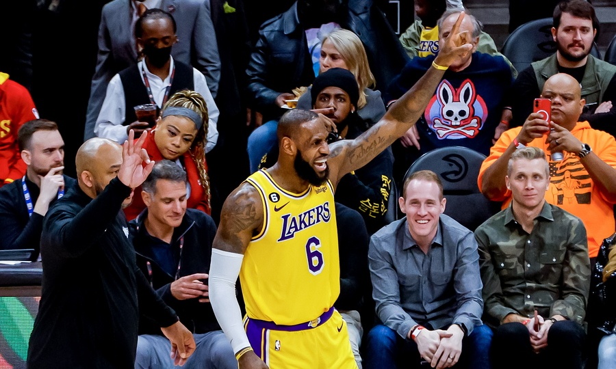 NBA: Έγραψε ιστορία ο «Βασιλιάς» ΛεΜπρόν Τζέιμς! (videos)