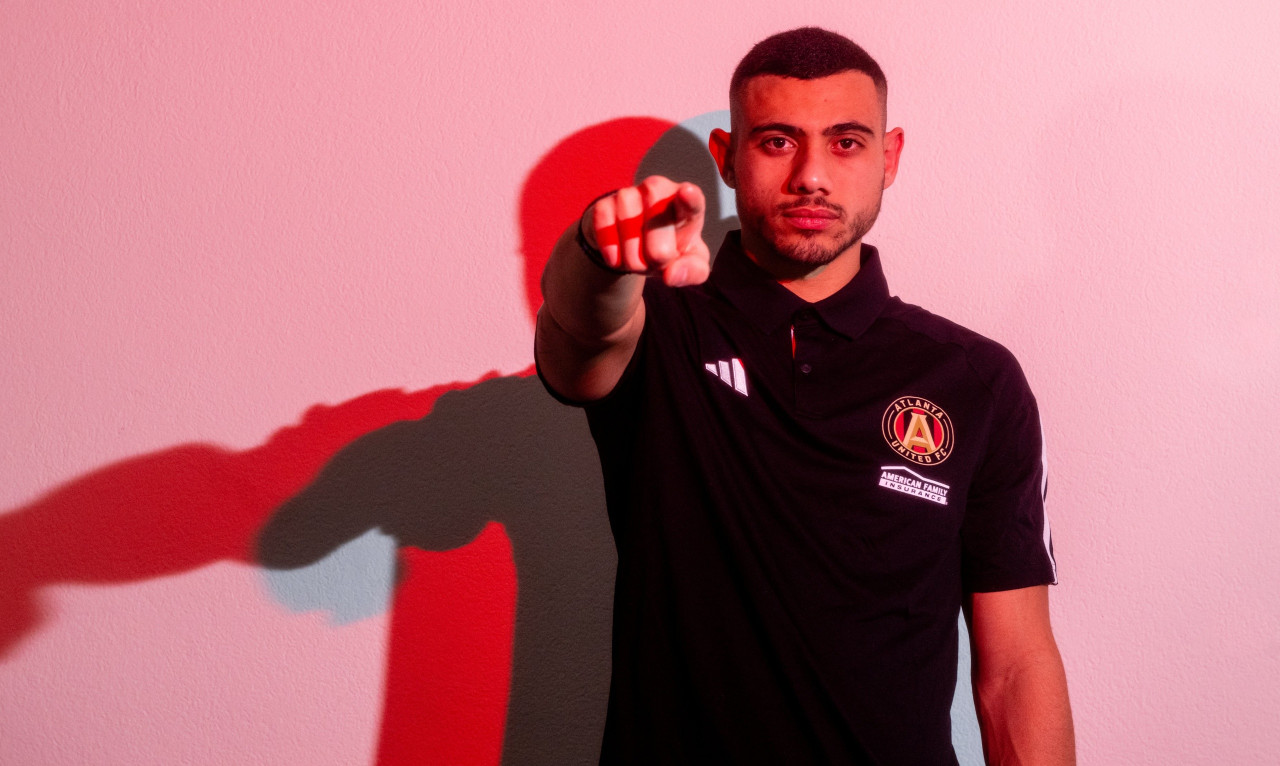 Η Ατλάντα Γιουνάιτεντ ανακοίνωσε τον Γιώργο Γιακουμάκη με επικό βίντεο αεροπειρατείας! (vids)