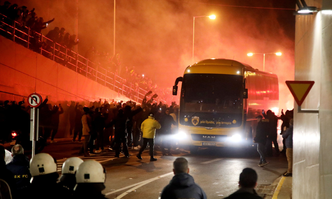 ΑΕΚ-Ολυμπιακός: Αποθέωση για την Ένωση, πανικός και γιούχα για Παπασταθόπουλο (vid+pics)